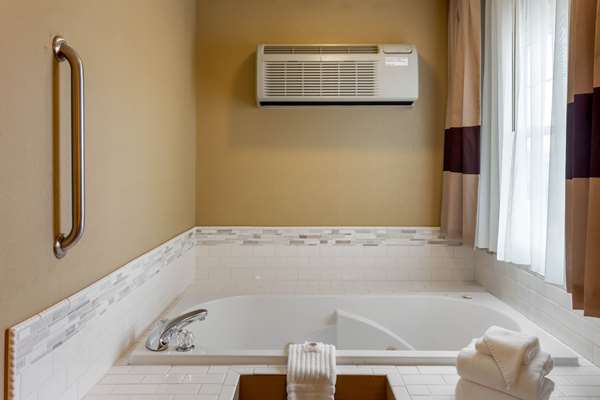  - Comfort Inn Marshall