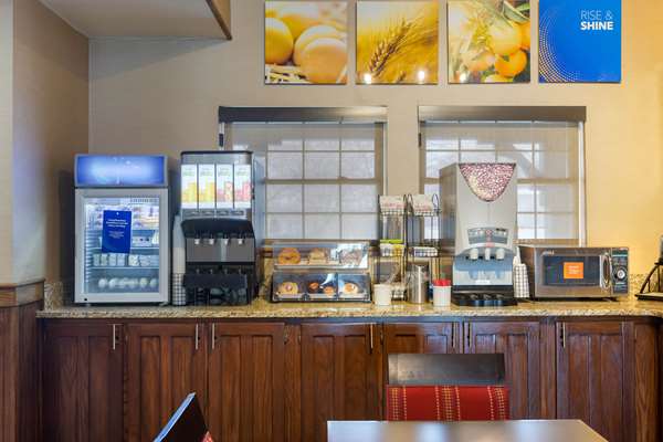 Amenities - Comfort Inn Marshall