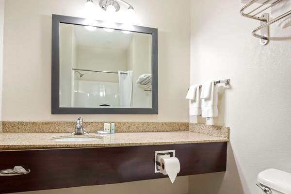  - Quality Inn & Suites Arnold
