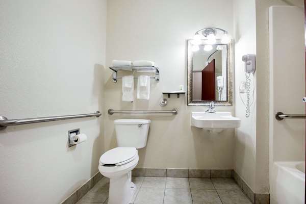  - Quality Inn & Suites Arnold