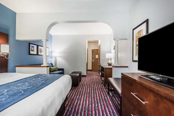 Suite - Comfort Suites St Charles - I-70, Exit 229B