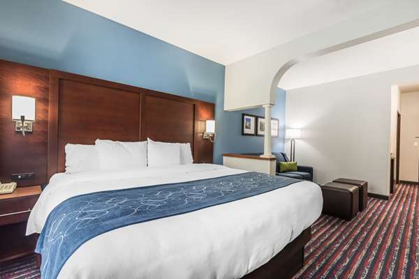 Suite - Comfort Suites St Charles - I-70, Exit 229B