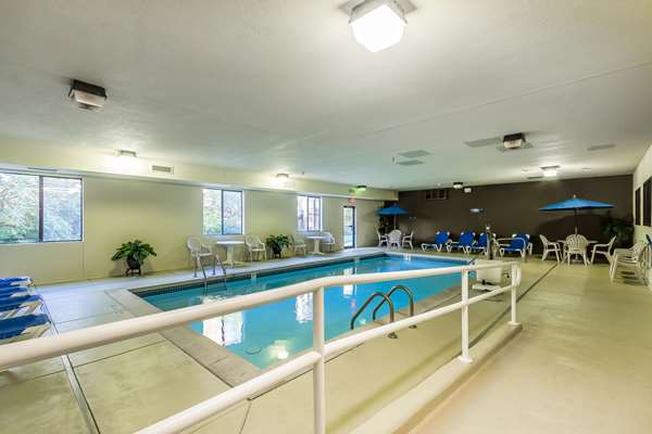 Pool - Comfort Suites St Charles - I-70, Exit 229B