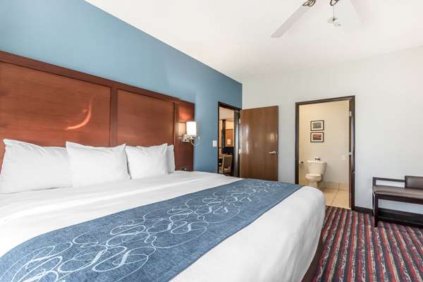 Suite - Comfort Suites St Charles - I-70, Exit 229B