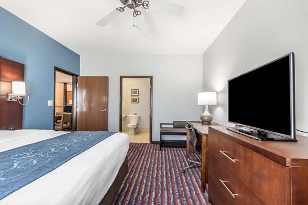 Suite - Comfort Suites St Charles - I-70, Exit 229B