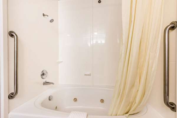 Suite - Comfort Suites St Charles - I-70, Exit 229B