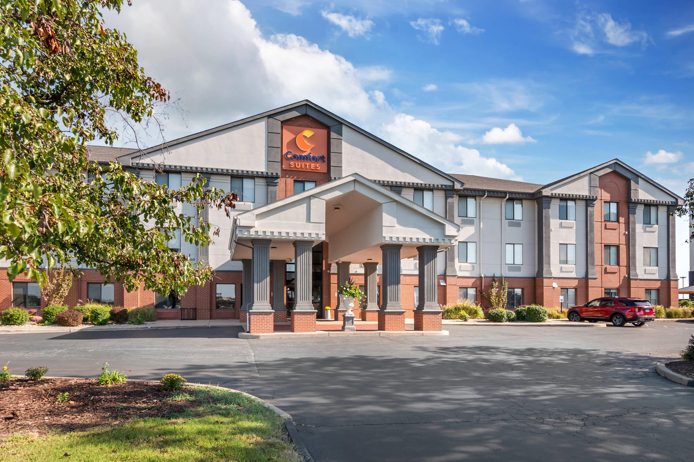 Hotel exterior | Comfort Suites St Charles - St Louis