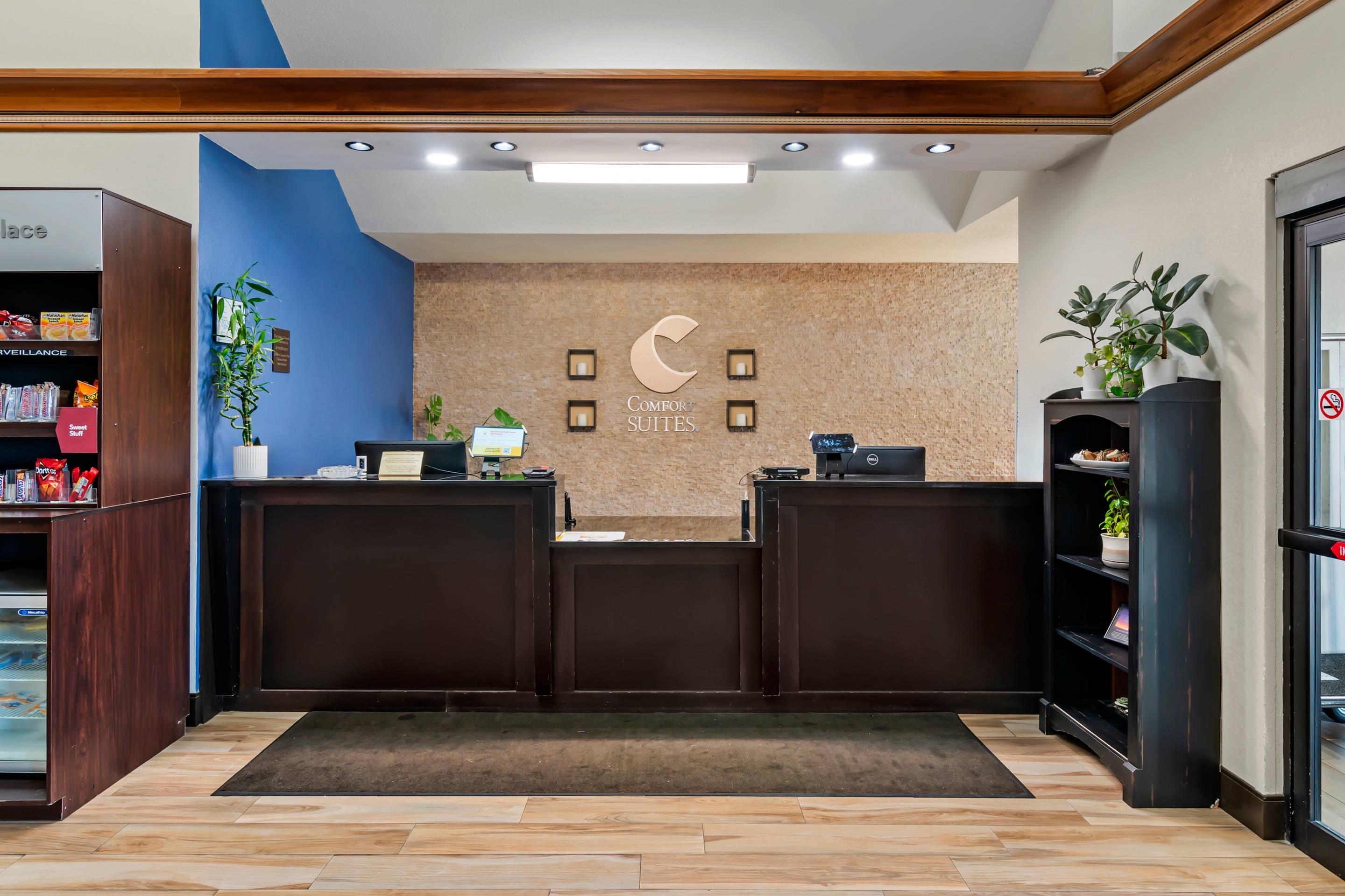 Front desk | Comfort Suites St Charles - St Louis