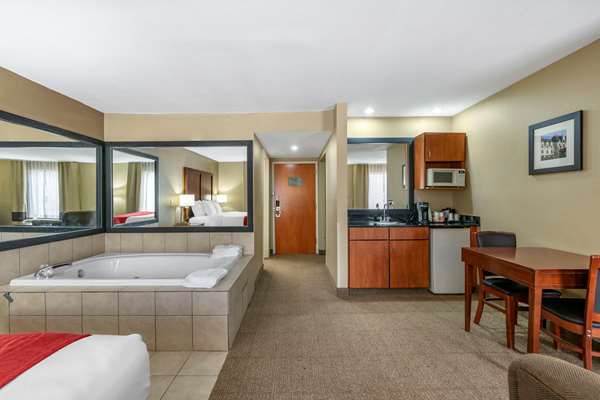 Suite - Comfort Inn Six Flags Pacific