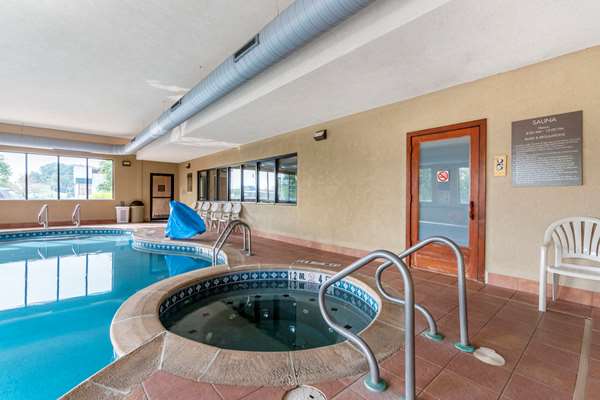 Pool - Comfort Inn Six Flags Pacific