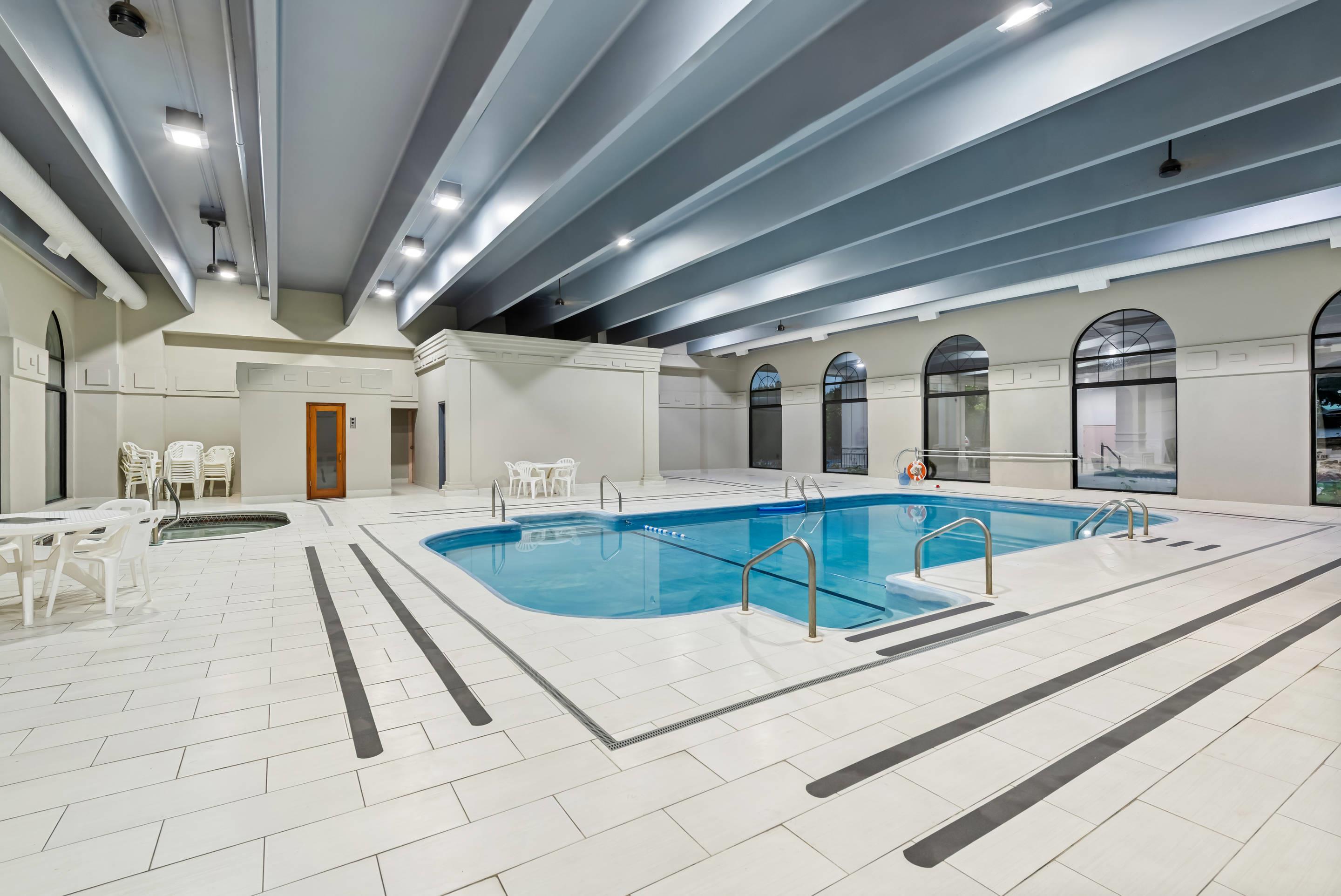 Relax by the pool | Clarion Inn Branson