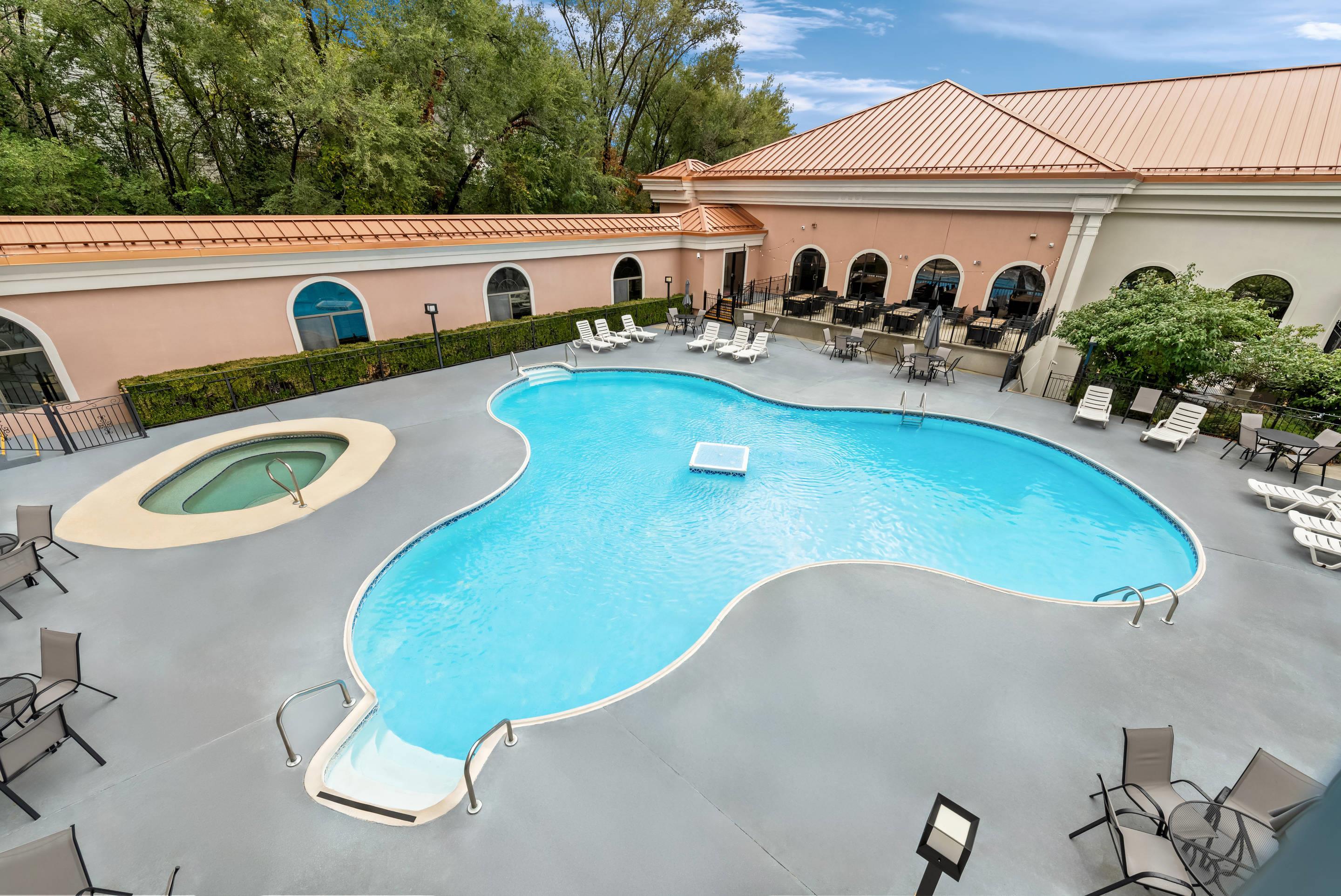 Relax by the pool | Clarion Inn Branson
