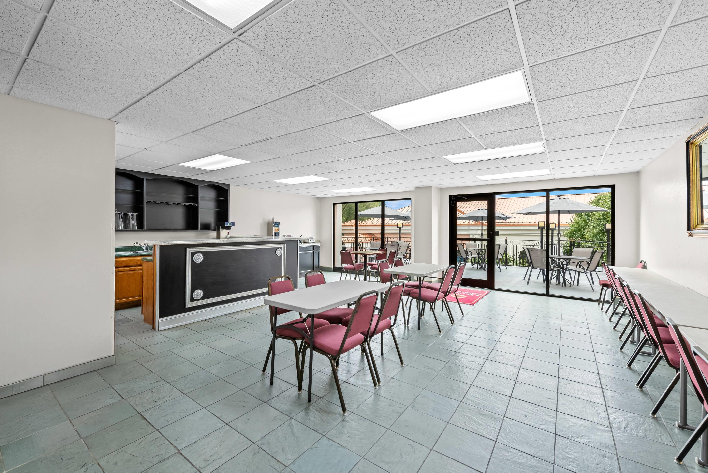 Coffee Area | Clarion Inn Branson