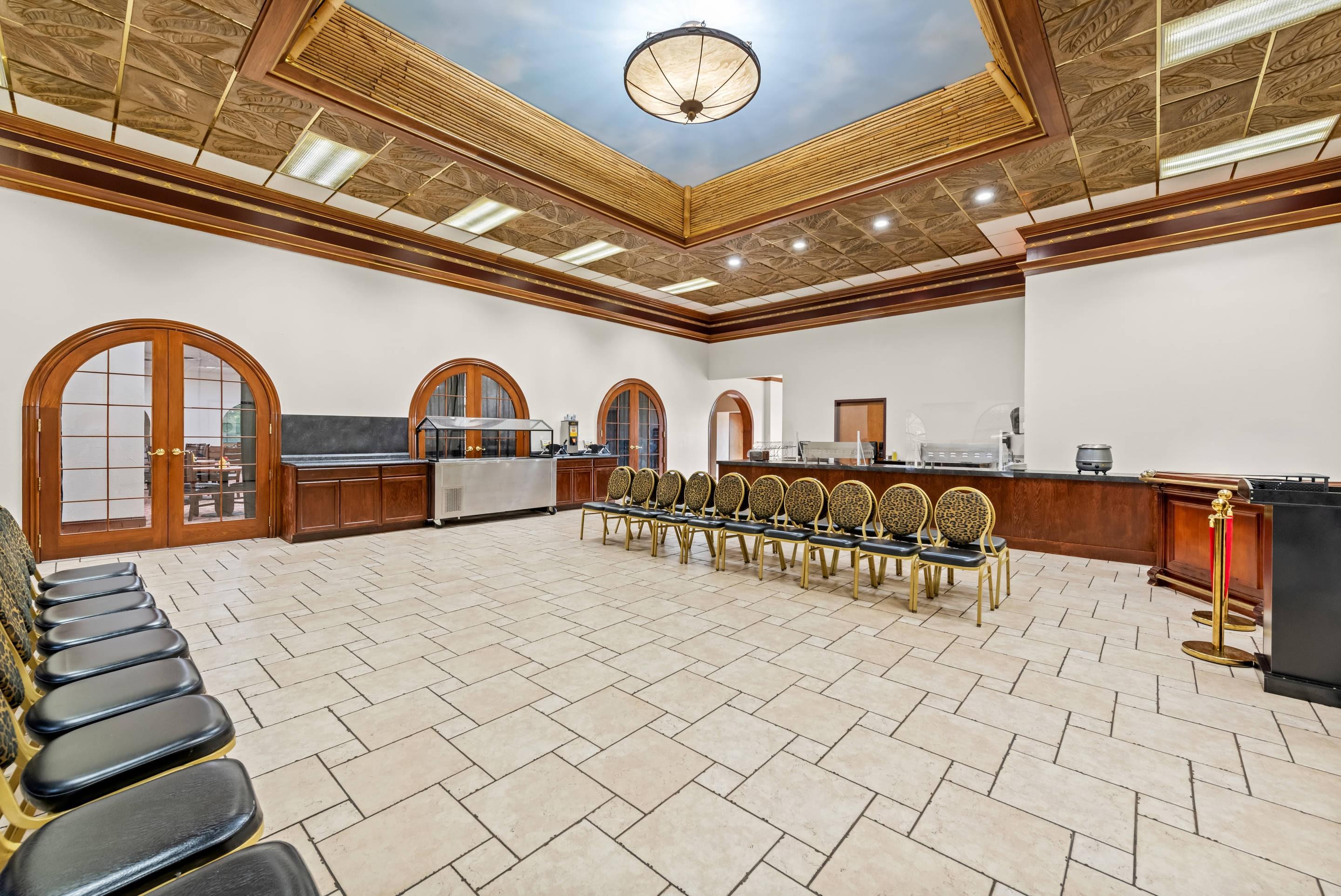 Dining room | Clarion Inn Branson