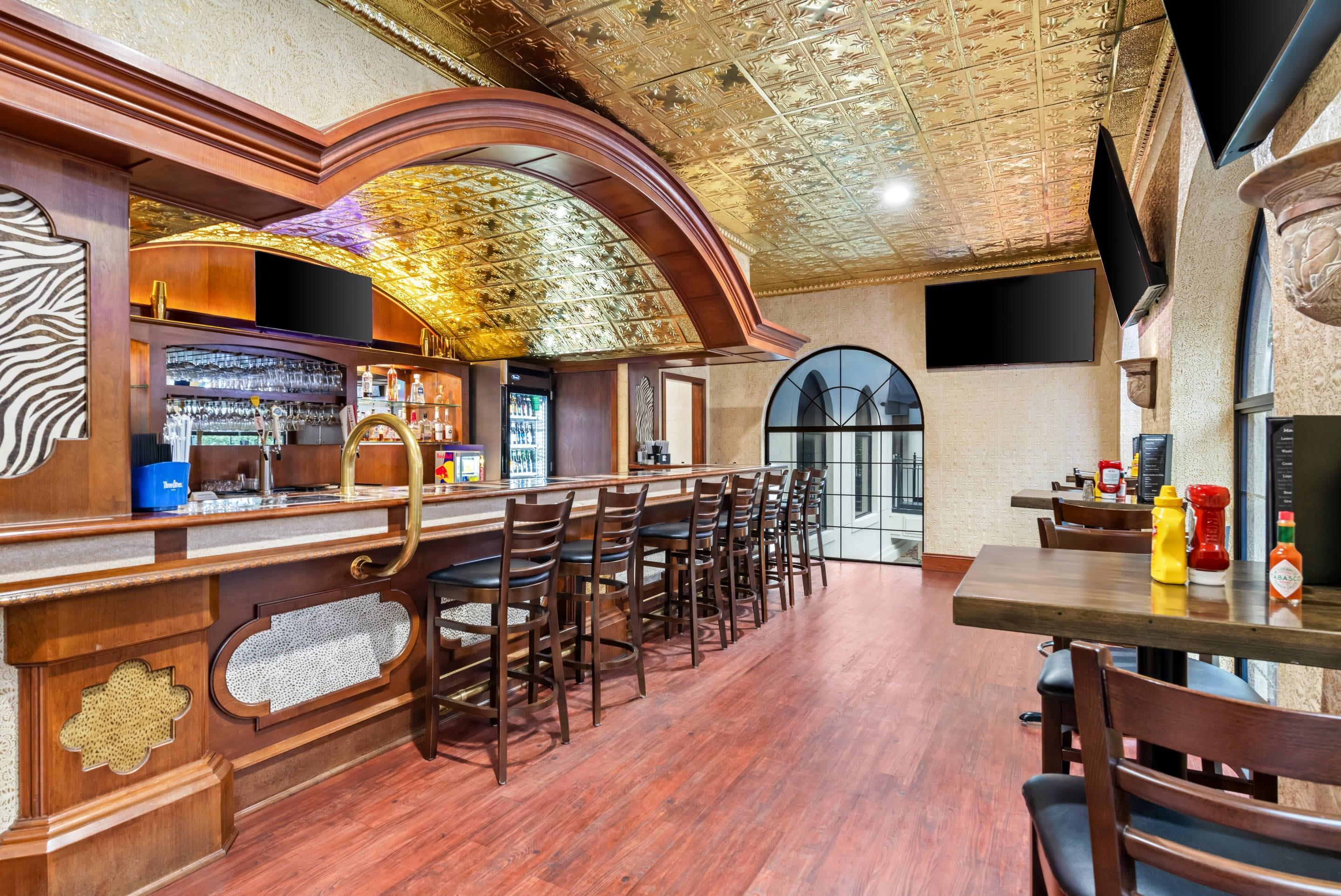 Hotel bar | Clarion Inn Branson