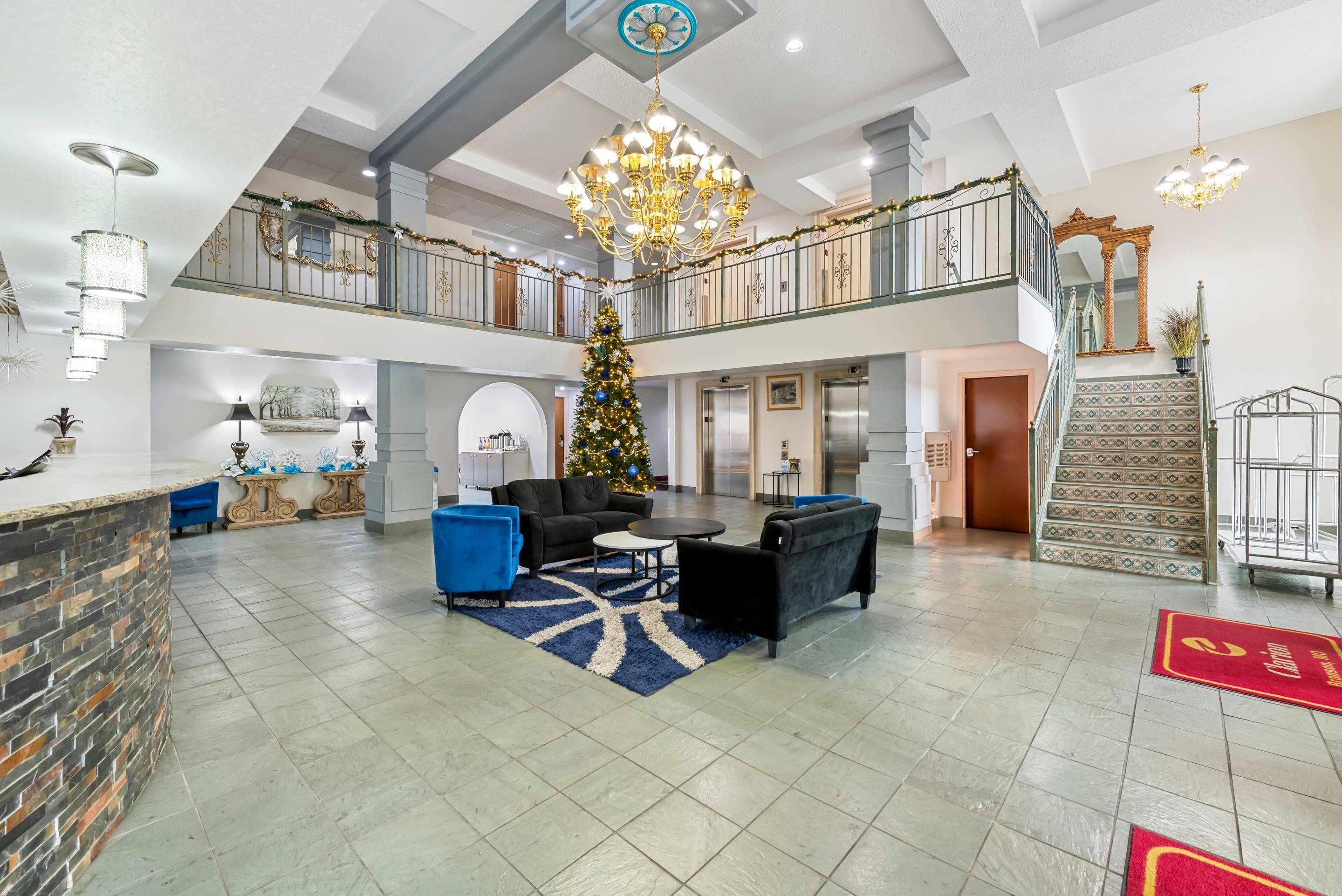 Hotel lobby | Clarion Inn Branson