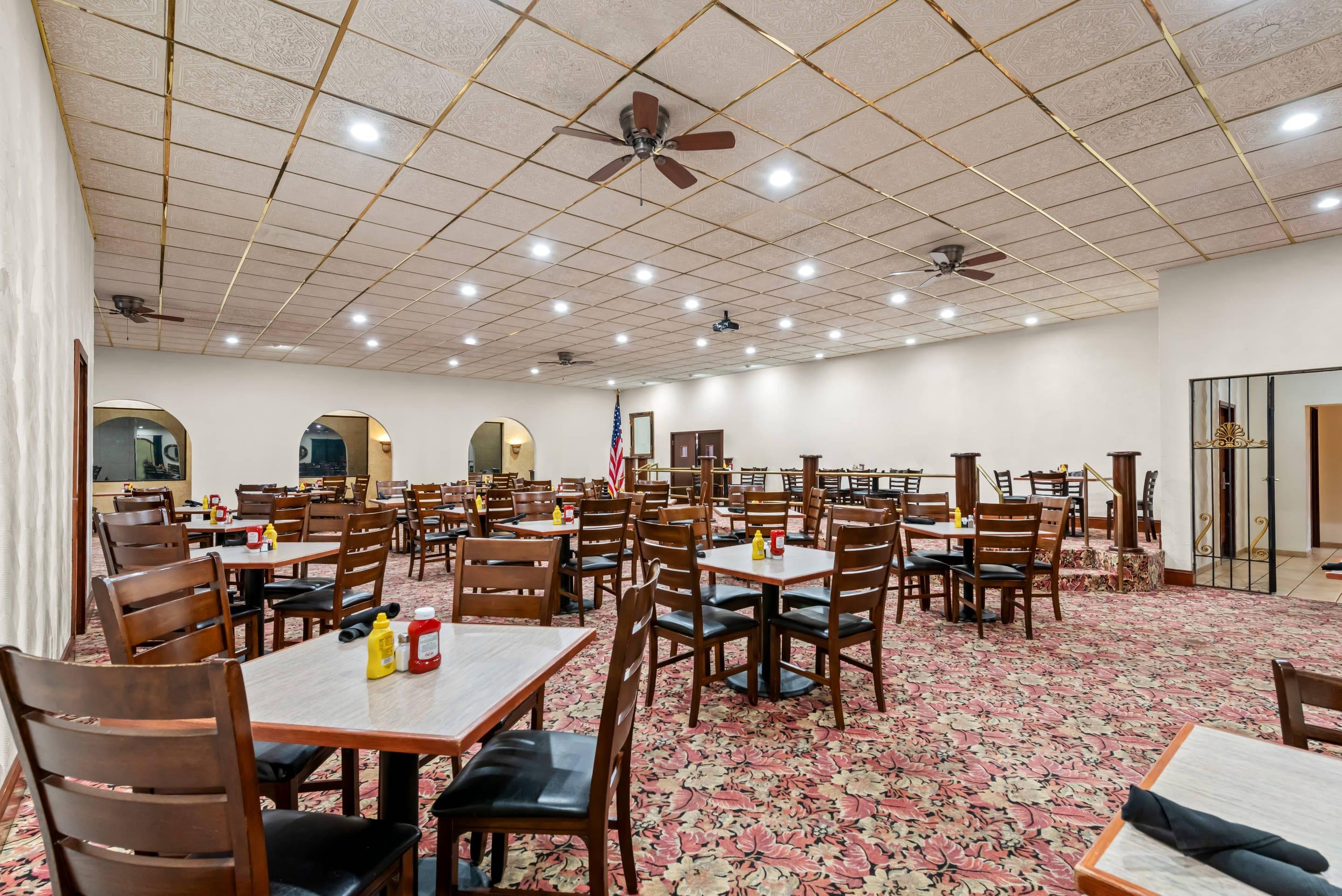 Hotel bar | Clarion Inn Branson