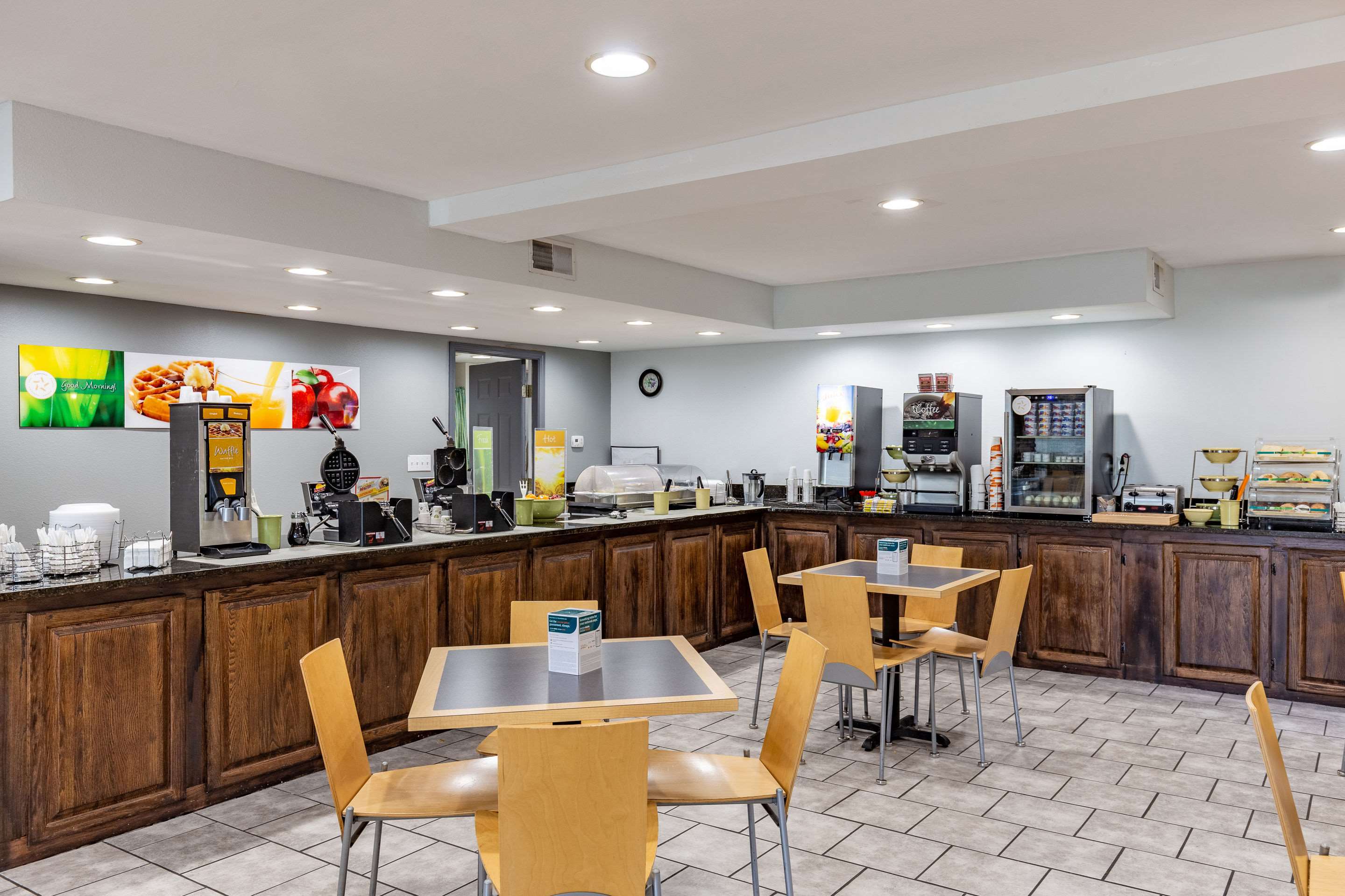 Breakfast area | Quality Inn Branson - Hwy 76 Central