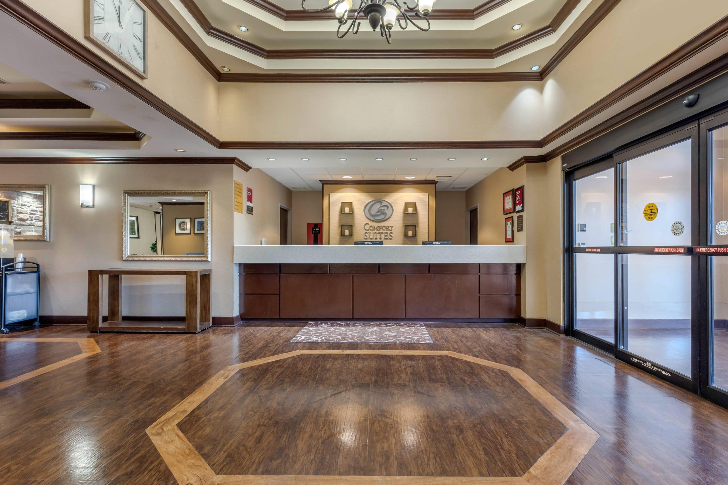 Hotel lobby | Comfort Suites Rolla