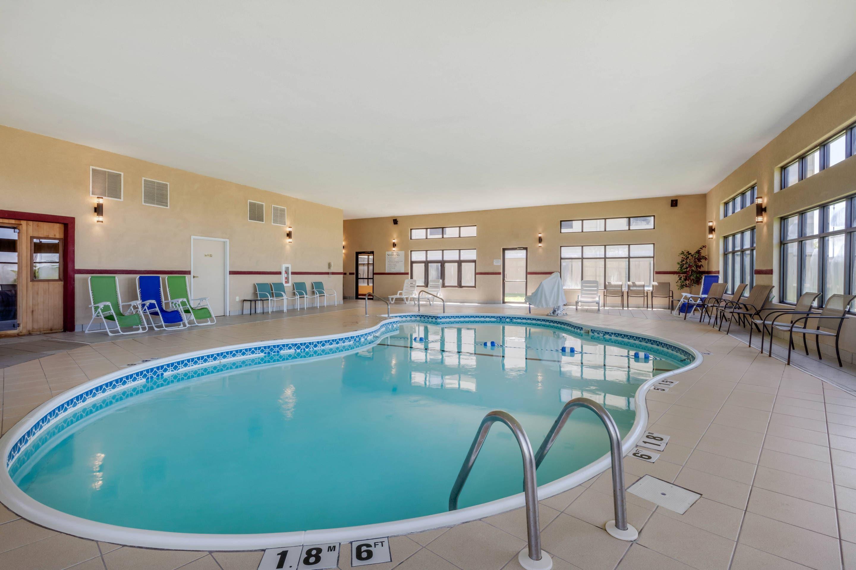 Indoor pool | Comfort Suites Rolla