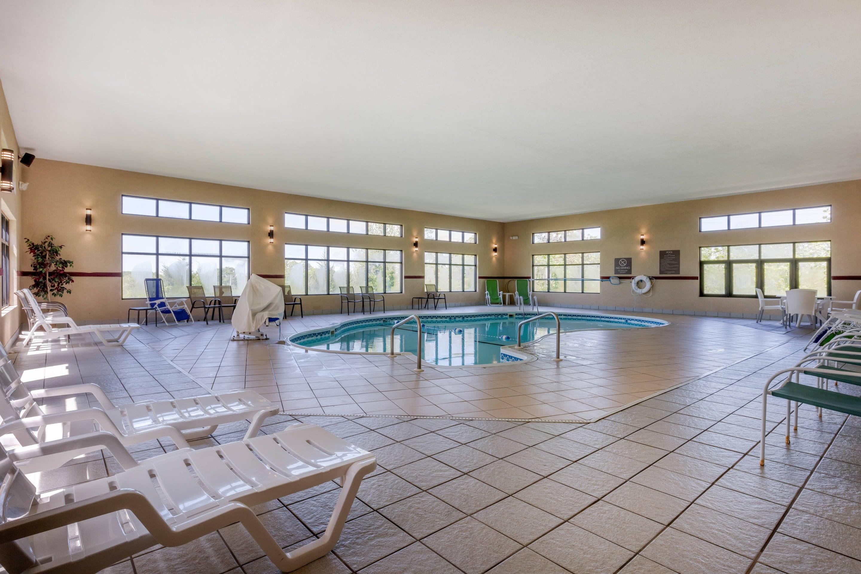 Indoor pool | Comfort Suites Rolla