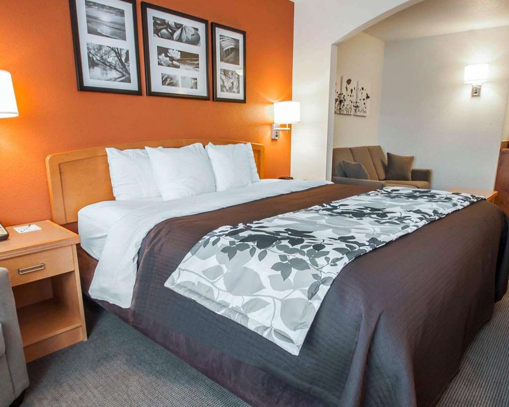 SLEEP INN AND SUITES LAKE OF THE OZ-guestroom-Guest Room,On-Site.jpg