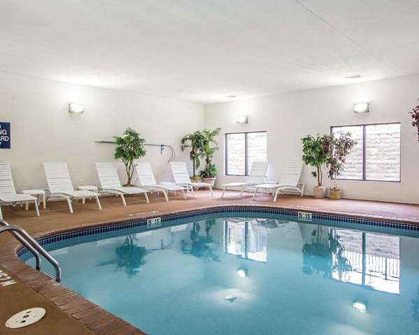 Pool - Comfort Suites Jefferson City