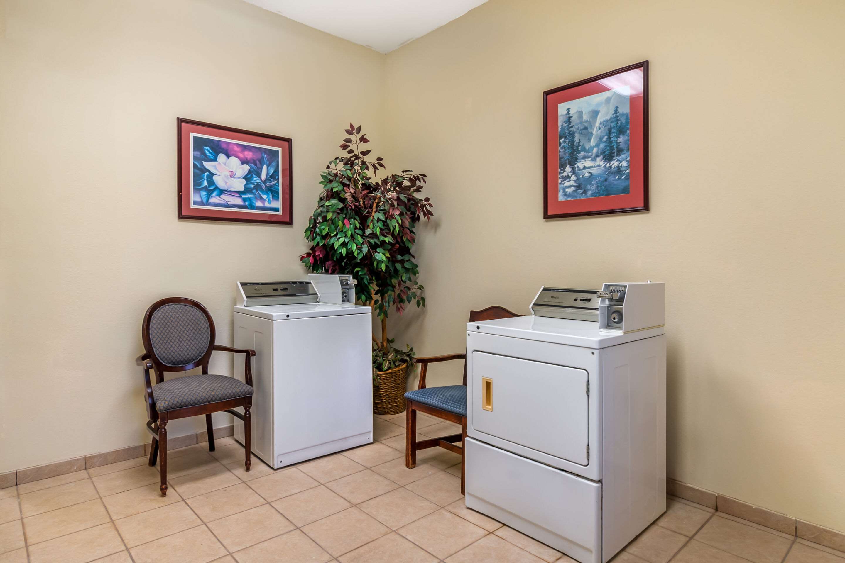 Guest laundry facilities | Comfort Suites Jefferson City