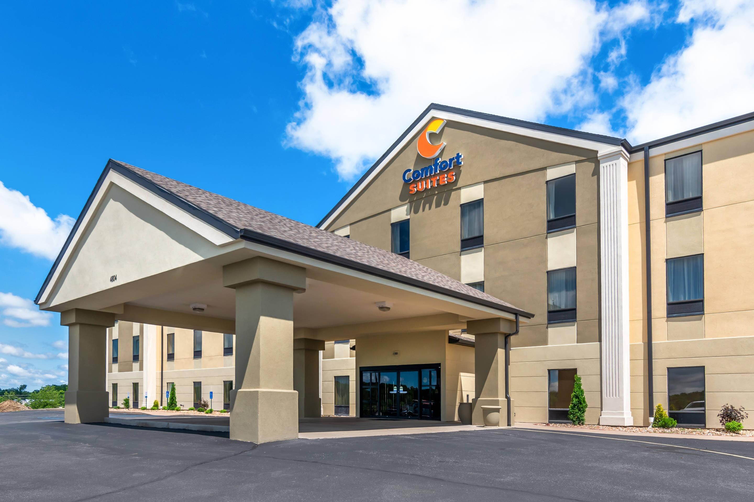 Hotel exterior | Comfort Suites Jefferson City