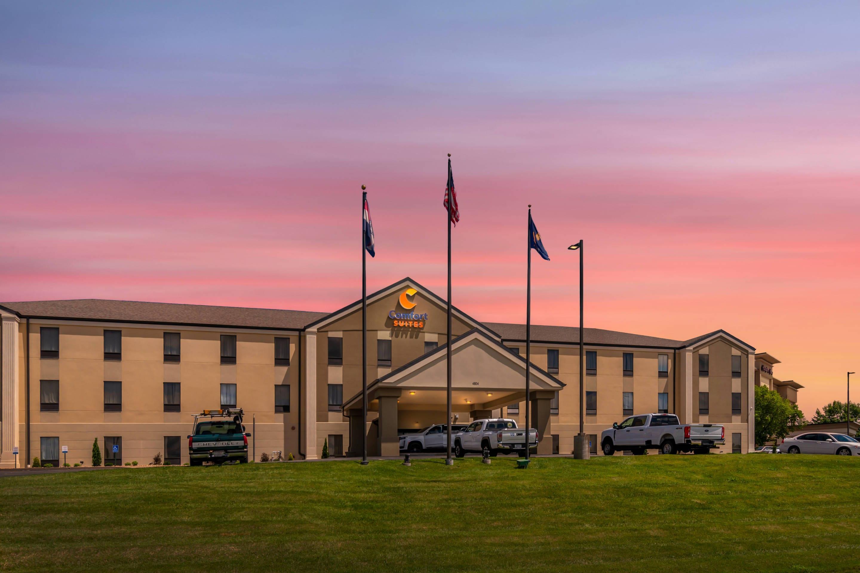 Hotel exterior | Comfort Suites Jefferson City