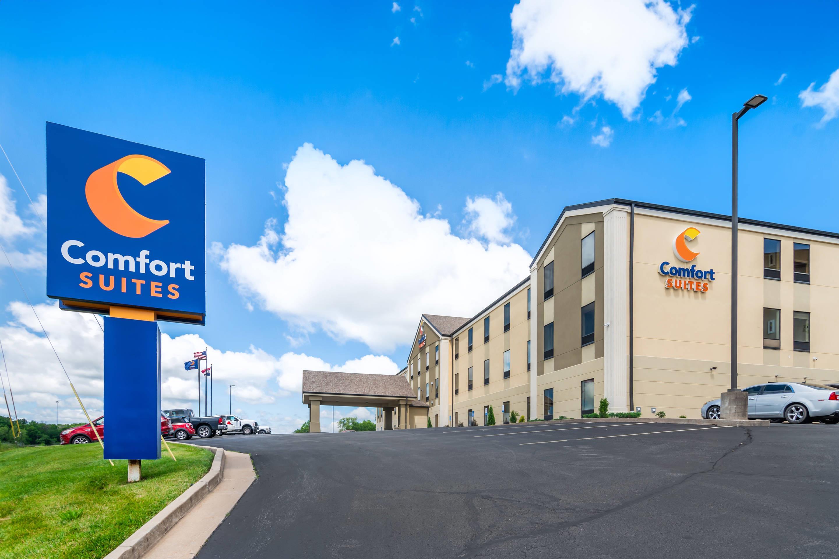 Hotel exterior | Comfort Suites Jefferson City