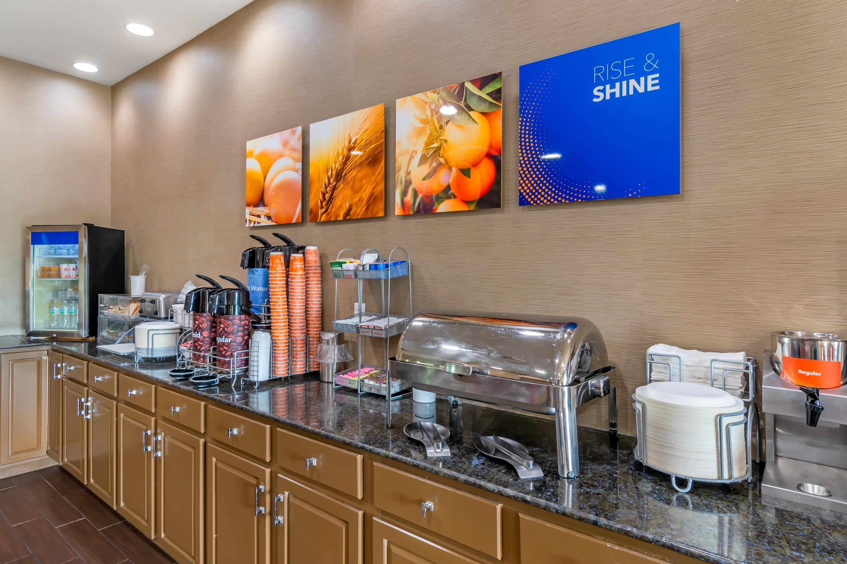Breakfast area | Comfort Suites Jefferson City