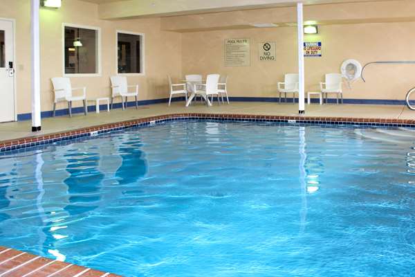 Pool - Comfort Inn & Suites Chesterfield