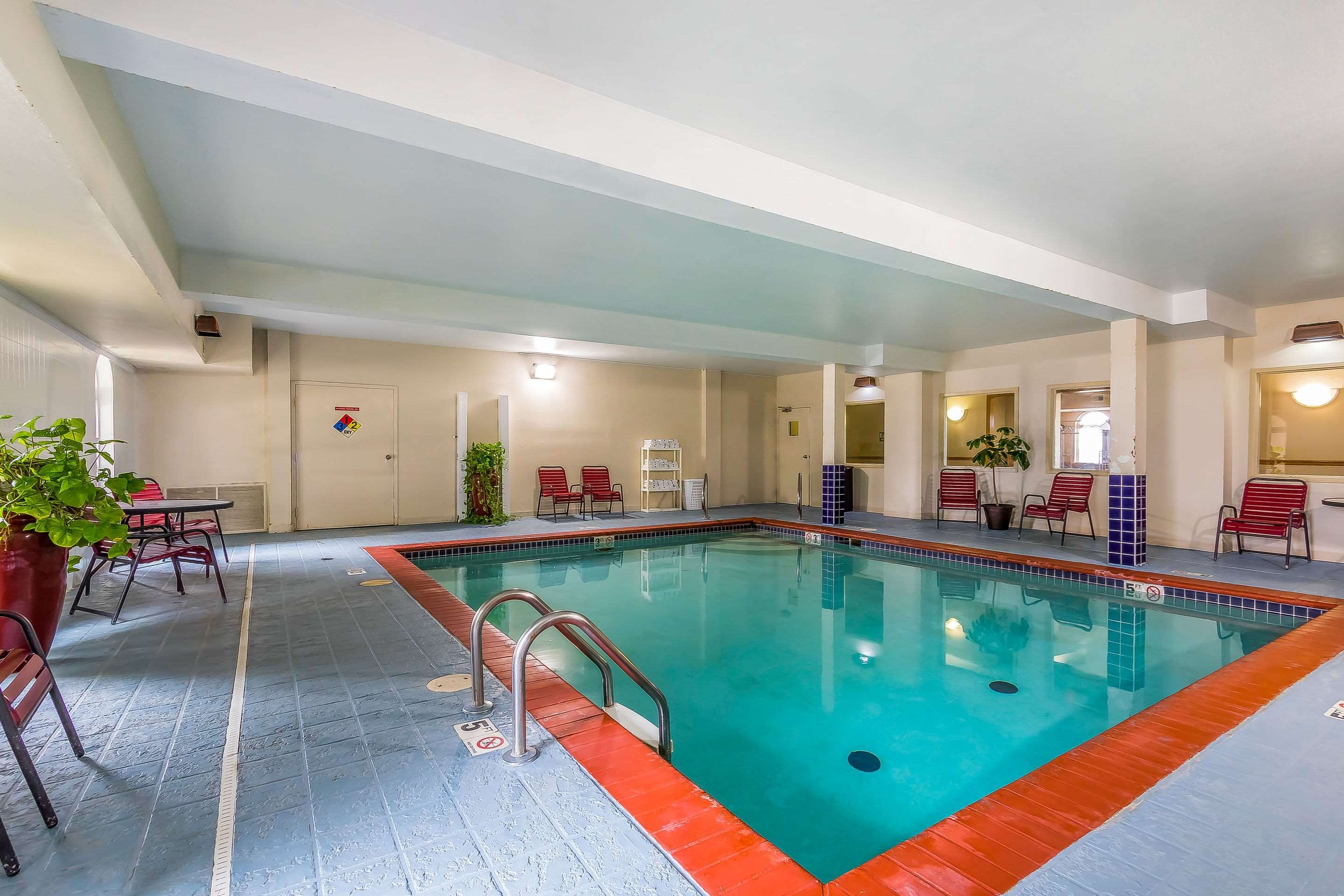 Indoor pool | Quality Inn & Suites Chesterfield Village