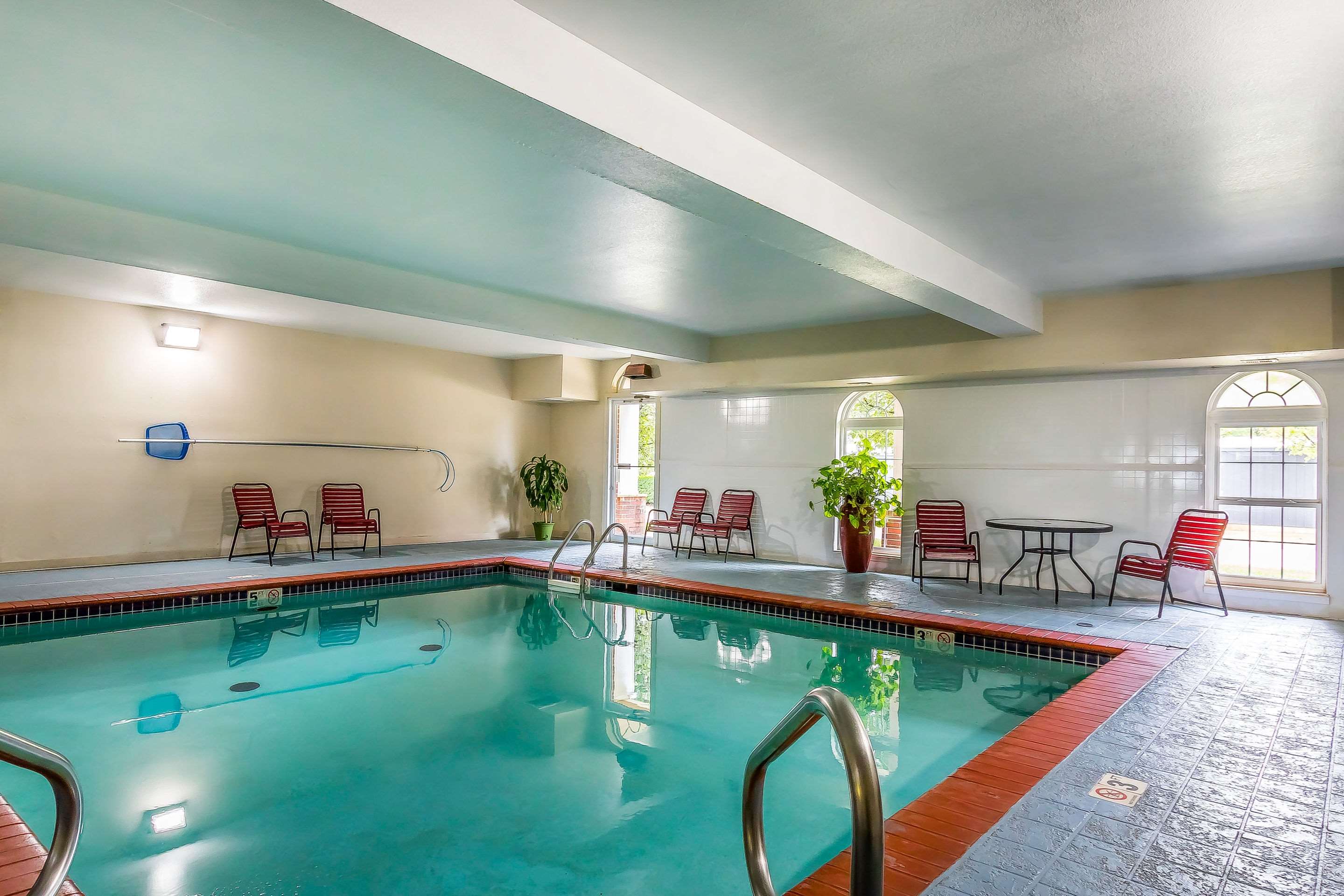 Indoor pool | Quality Inn & Suites Chesterfield Village