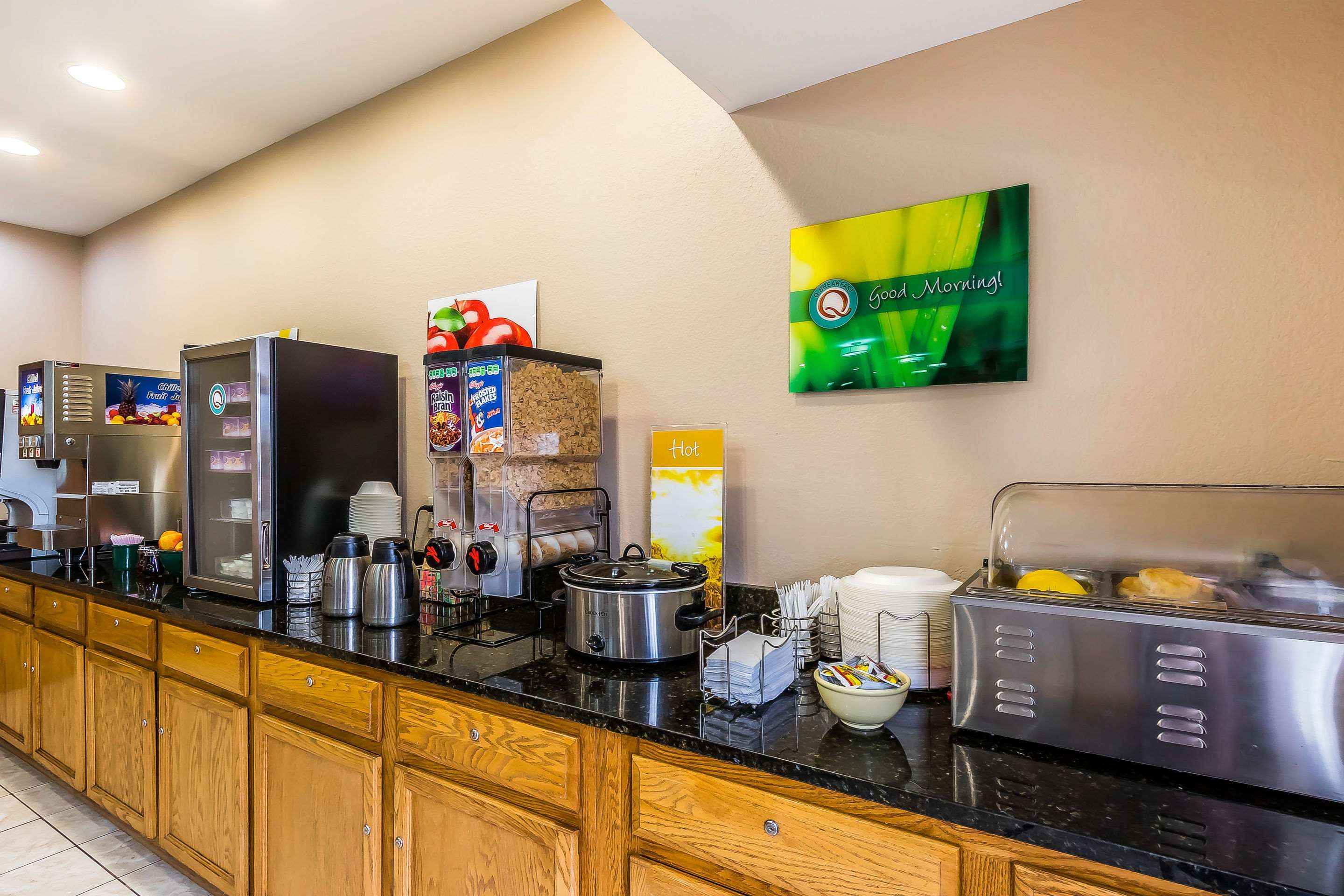 Breakfast area | Quality Inn & Suites Chesterfield Village