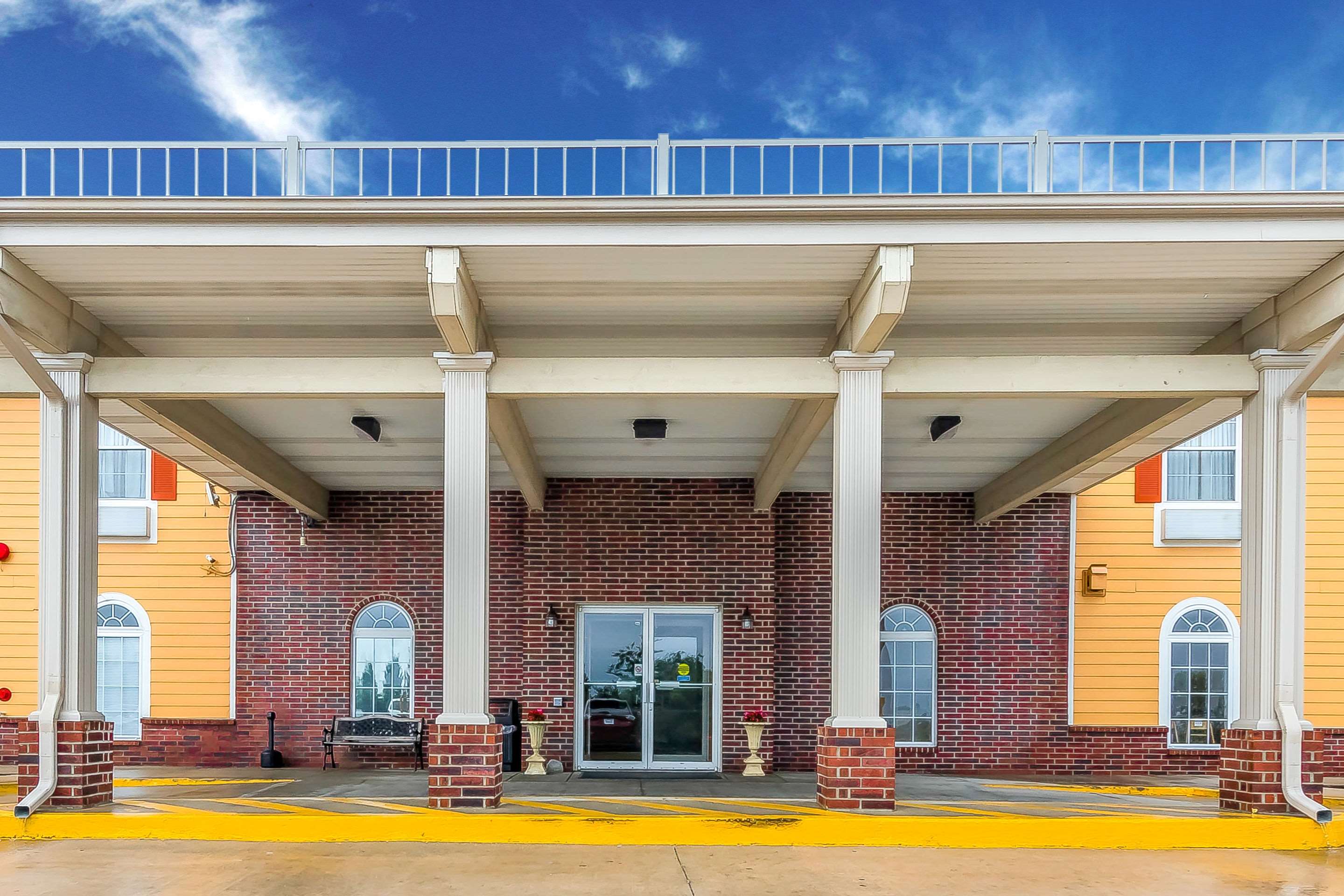 Hotel exterior | Quality Inn & Suites Chesterfield Village