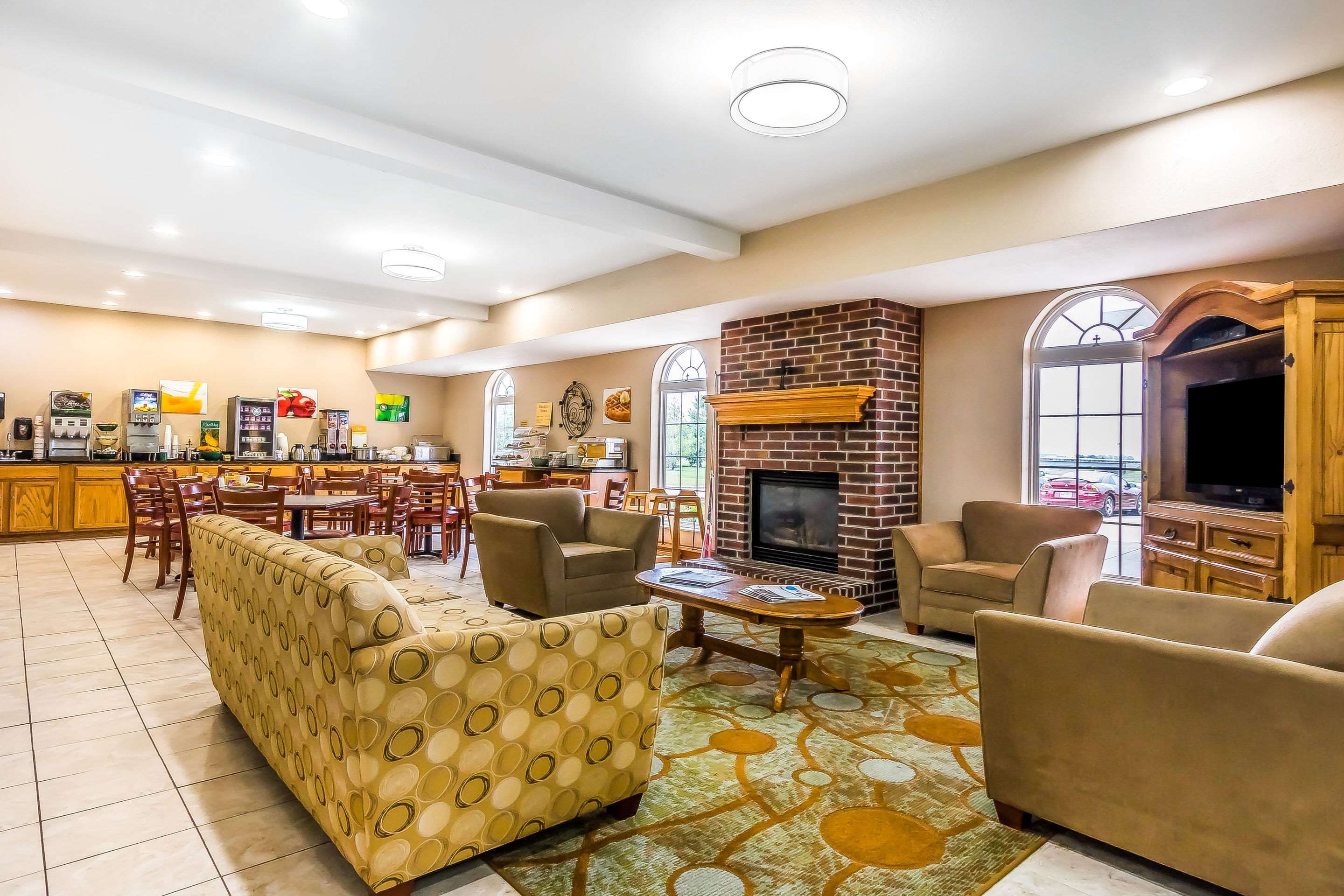 Hotel lobby | Quality Inn & Suites Chesterfield Village