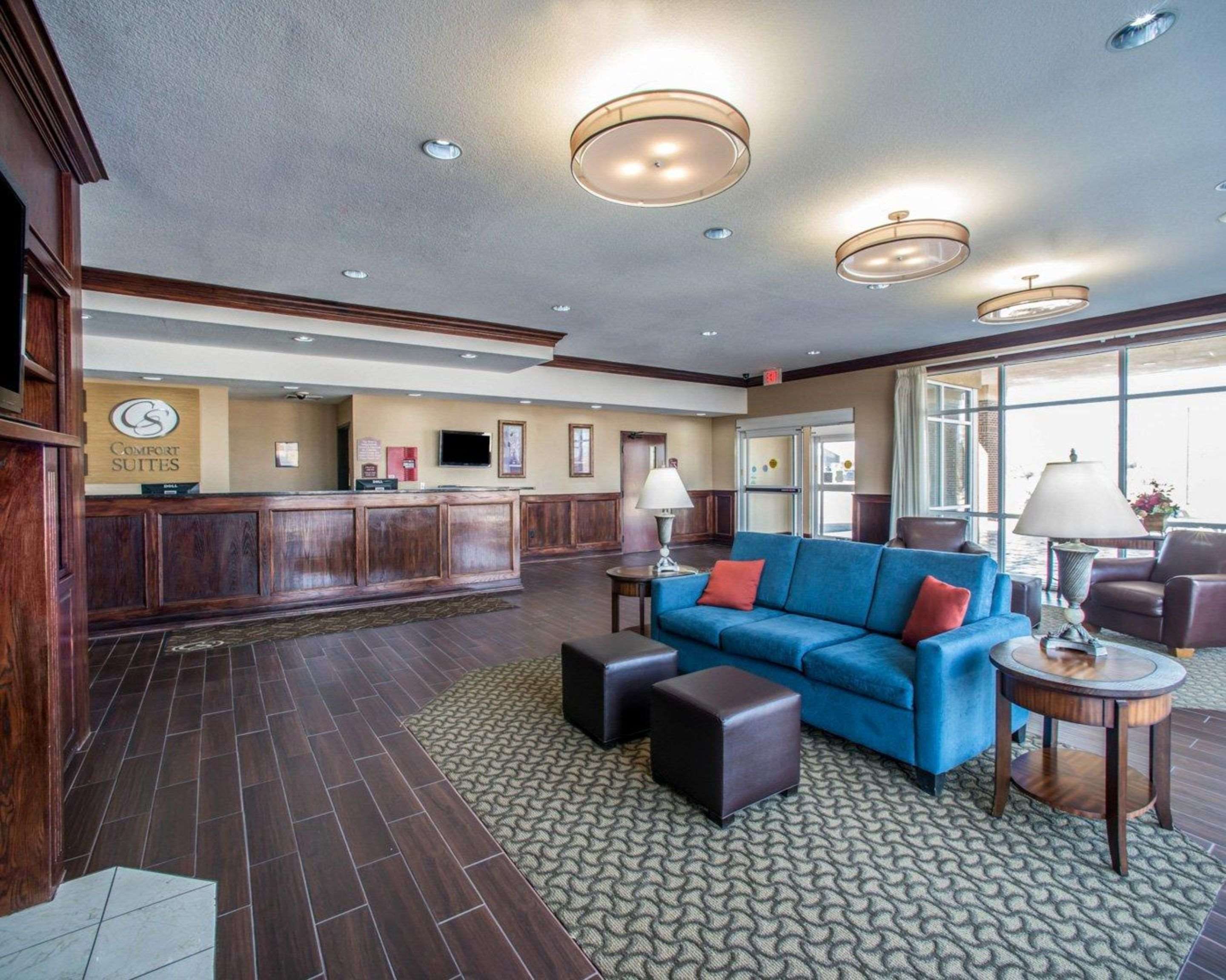 Spacious lobby with sitting area | Comfort Suites - Columbia