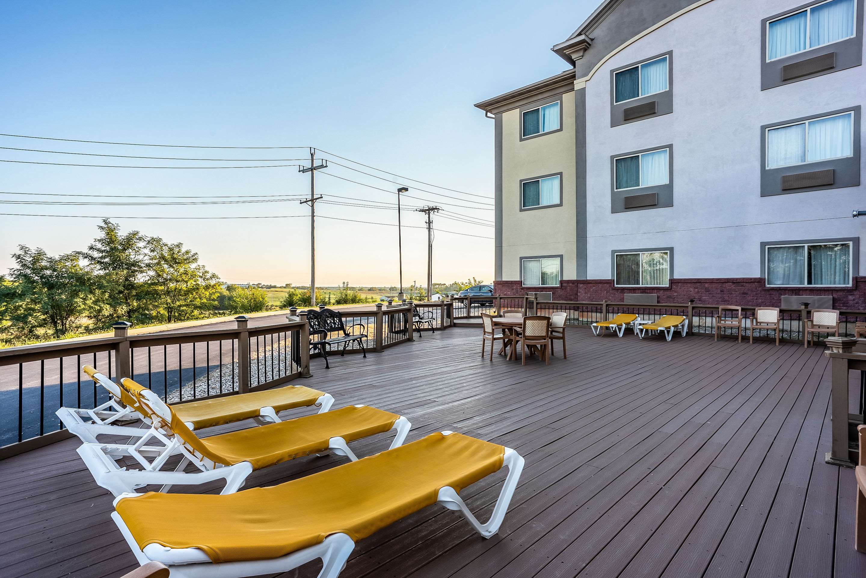 Relax on the hotel patio | Quality Inn & Suites Hannibal