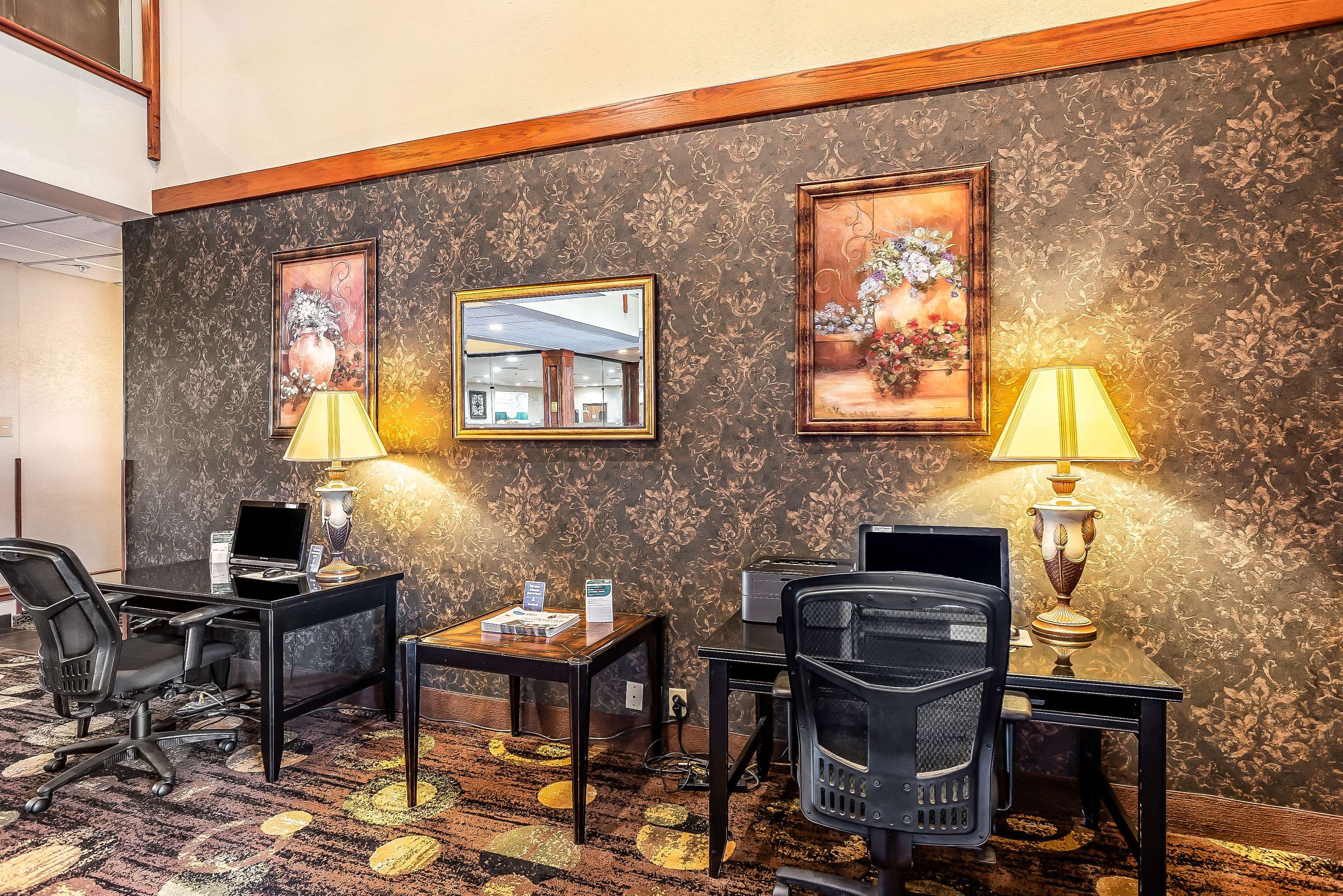 Business center | Quality Inn & Suites Hannibal