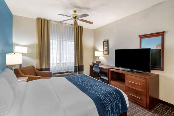  - Comfort Inn & Suites Lee's Summit - I-470, Exit 12