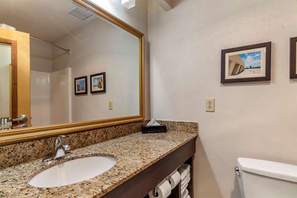  - Comfort Inn & Suites Lee's Summit - I-470, Exit 12