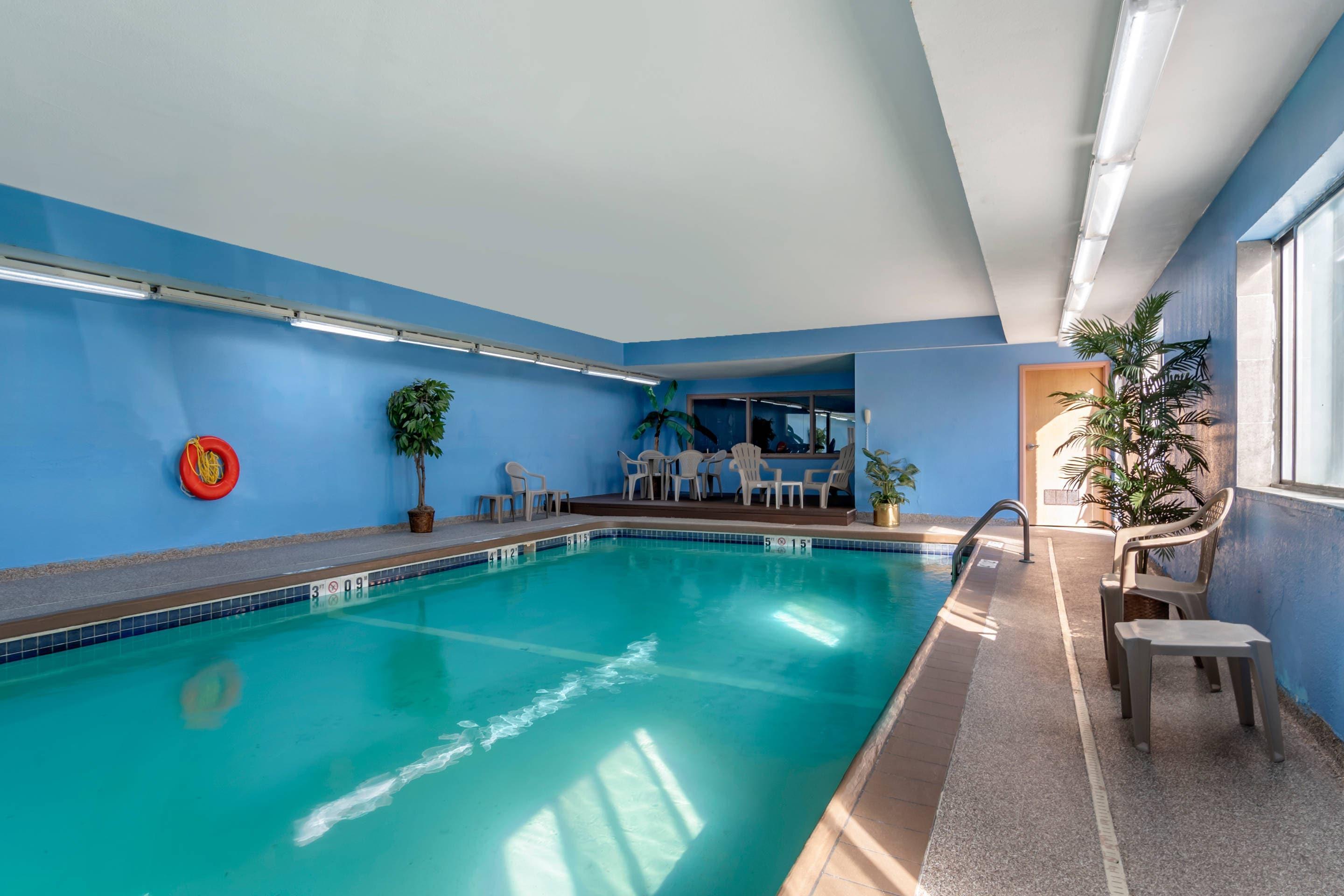 Relax by the pool | Comfort Inn & Suites Lees Summit - Kansas City