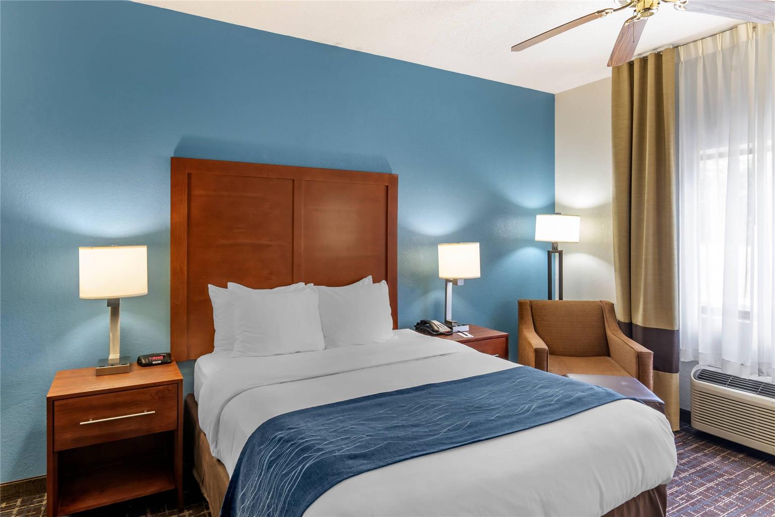 COMFORT INN AND SUITES LEES SUMMIT-guestroom-Guest Room,On-Site.jpg