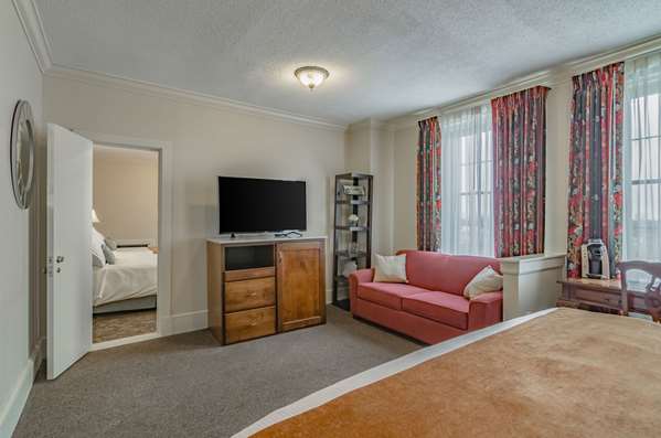 Suite - Hotel Bothwell Sedalia