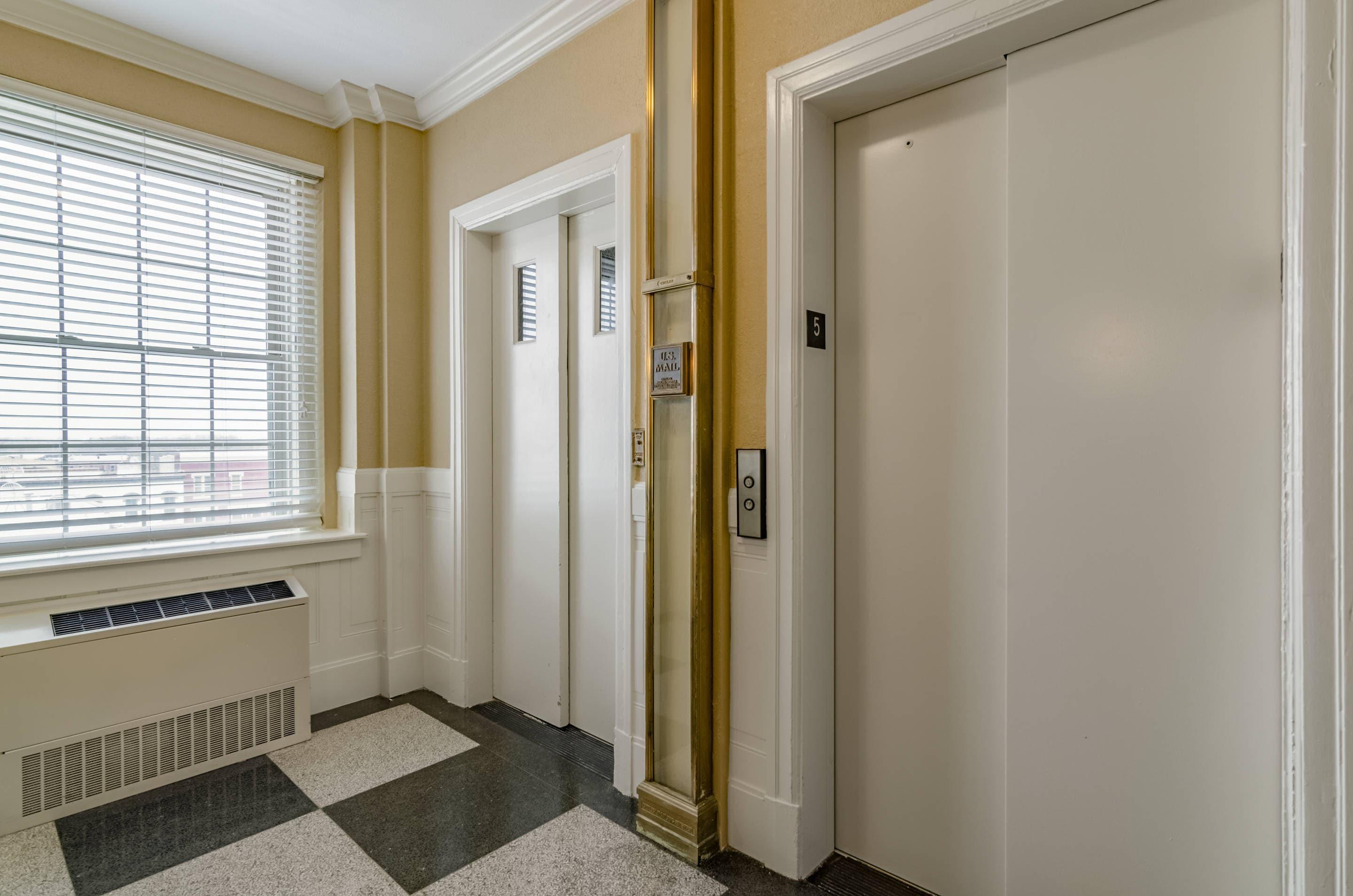 Elevator area | Hotel Bothwell Sedalia Central District, Ascend Hotel Collection