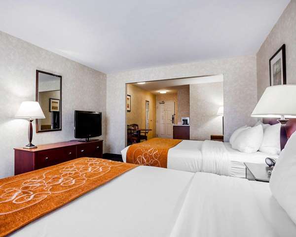  - Comfort Suites Independence - I-70, Exit 17
