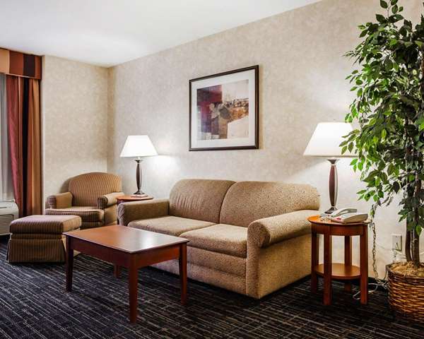 Suite - Comfort Suites Independence - I-70, Exit 17