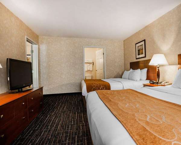 Suite - Comfort Suites Independence - I-70, Exit 17